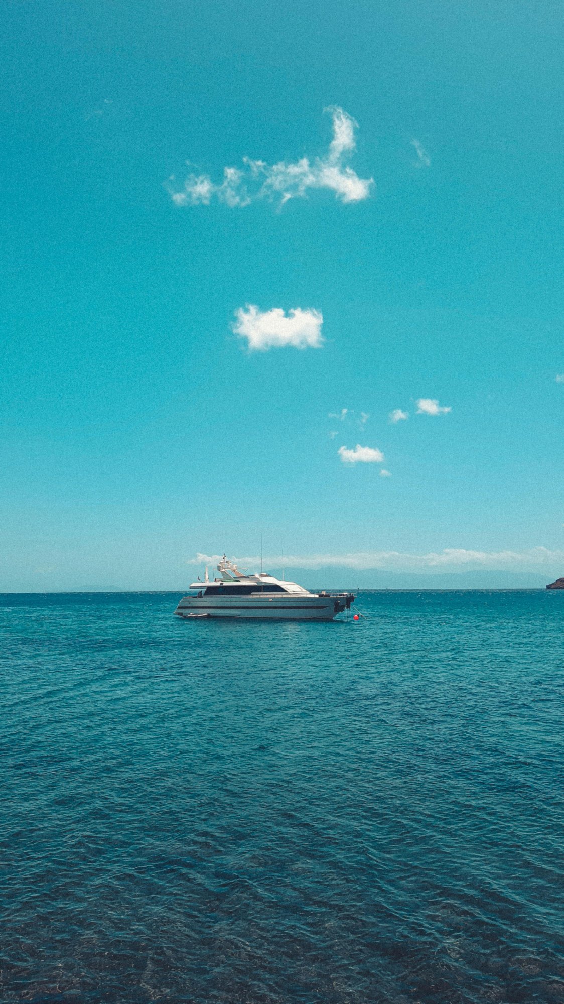 Yacht de luxe en mer à Nosy Be